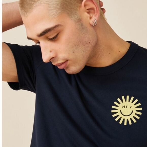 Bundle of 2 Free Assembly Men's Short Sleeve Graphic T-Shirt - Picture 6 of 12